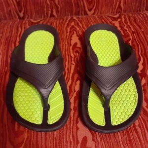 WATERPROOF FLIP-FLOPS SANDALS BLACK AND BRIGHT YELLOW BOY'S SHOES SIZE 13